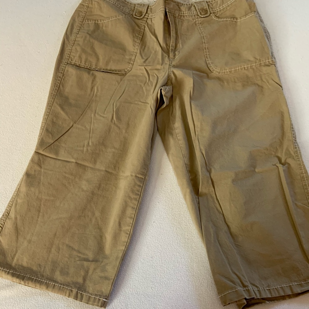 Dockets khaki capris
